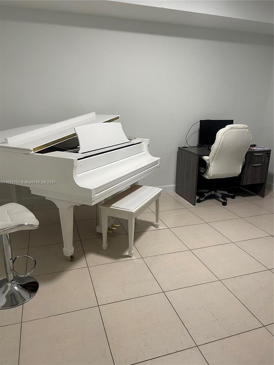 SILVER PALM HOMES - Residential Lease