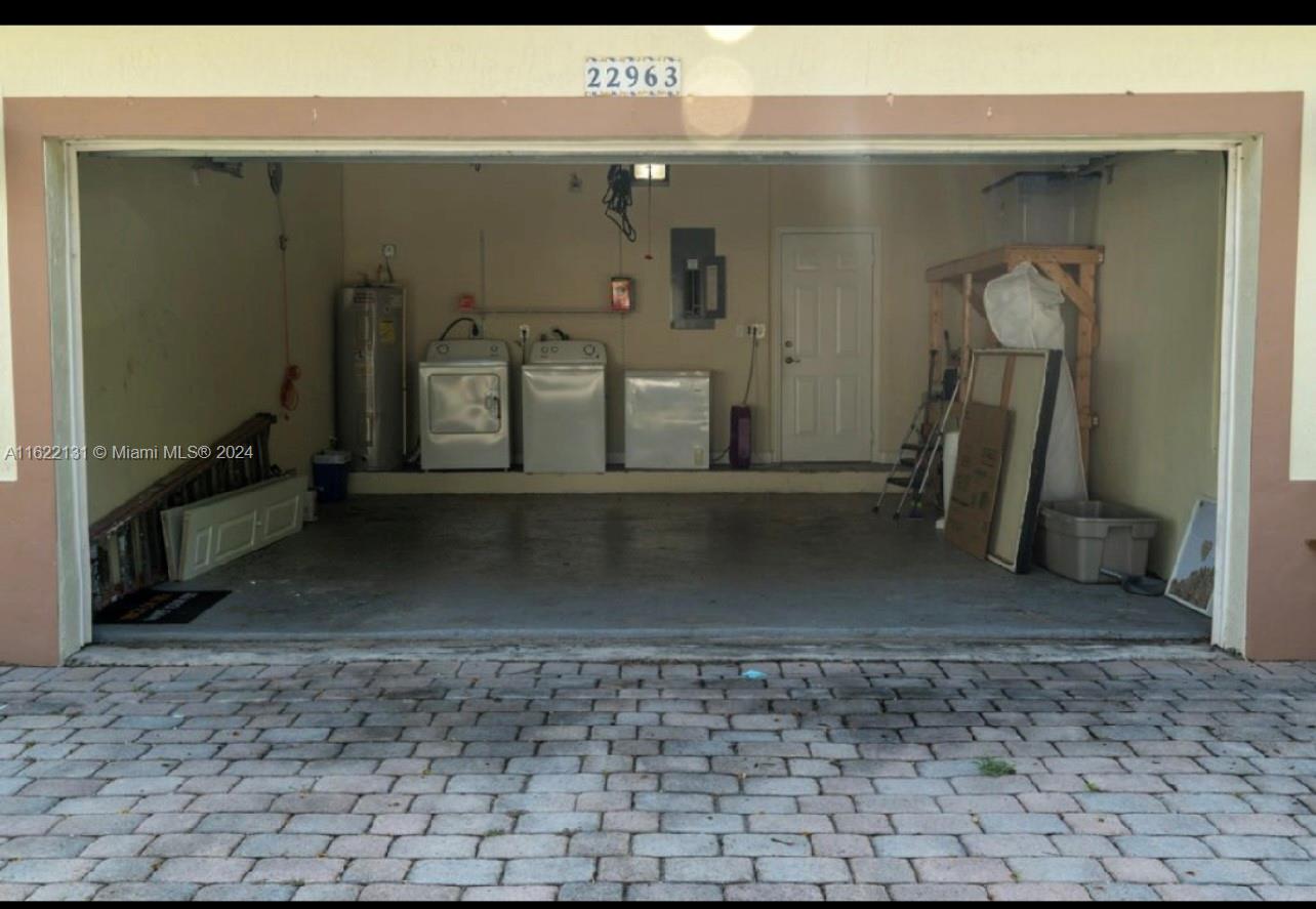 SILVER PALM HOMES - Residential Lease