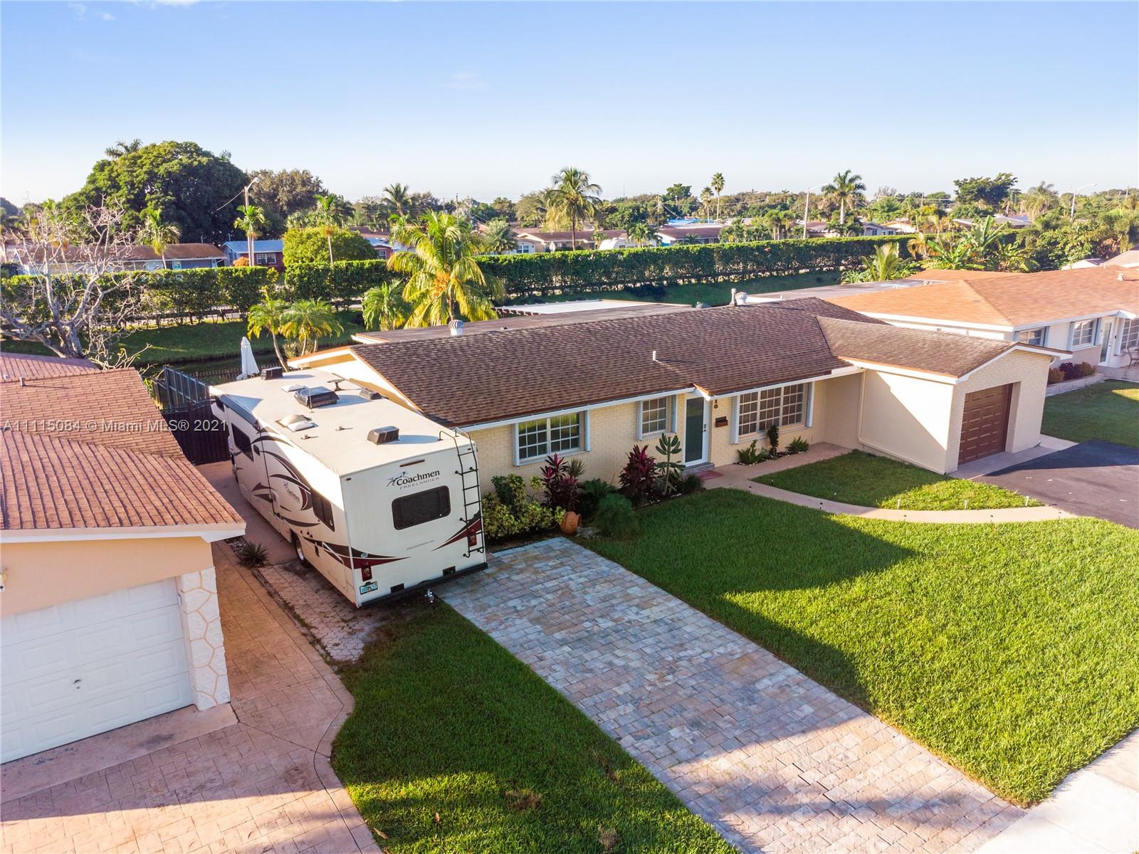 PASADENA LAKES WEST - Residential