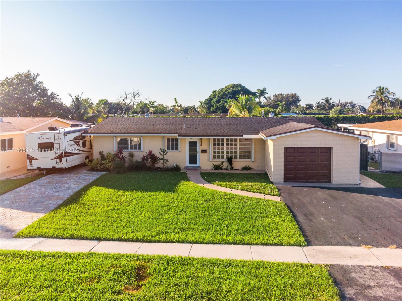 PASADENA LAKES WEST - Residential