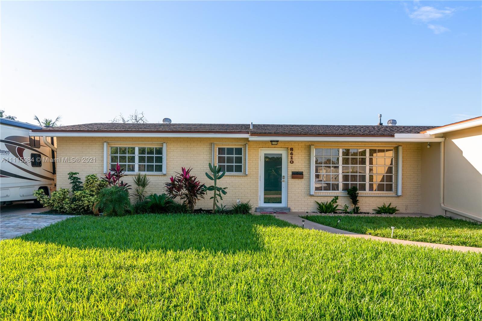 PASADENA LAKES WEST - Residential