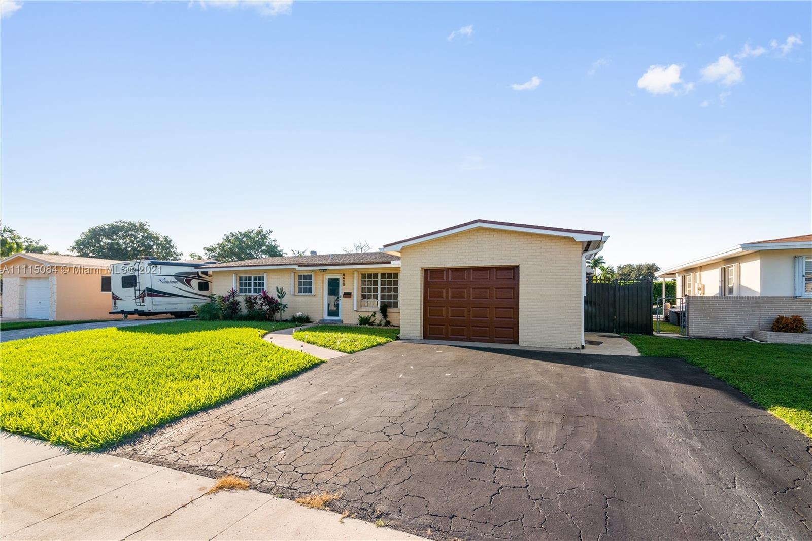 PASADENA LAKES WEST - Residential