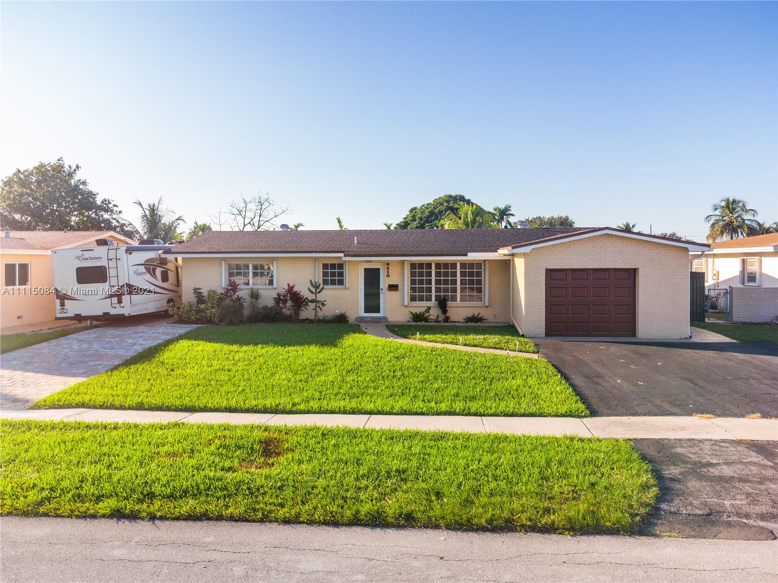 PASADENA LAKES WEST - Residential