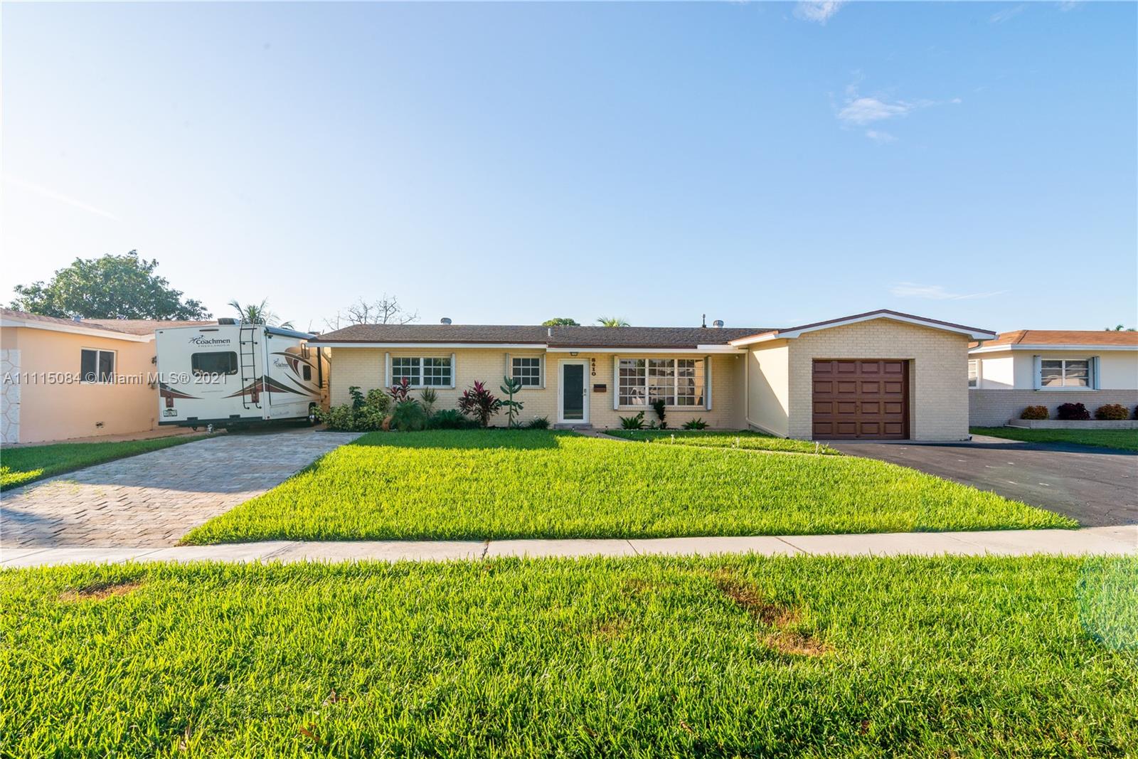 PASADENA LAKES WEST - Residential