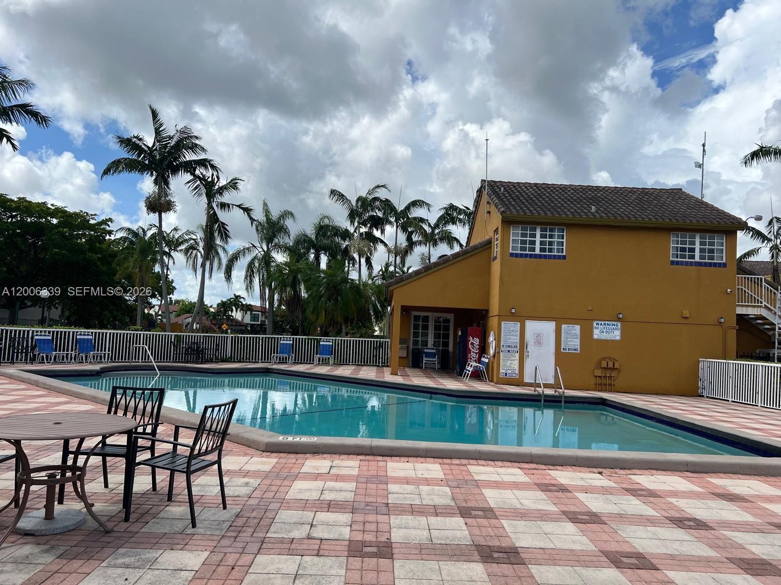 Great apartment 2 bedrooms 2 bathrooms, with balcony on 3rd Floor, high ceilings, renovated, 1 parking space assigned. Low HOA. Do not miss this opportunity. Vacant unit
