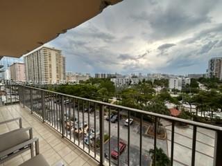 WINSTON TOWERS 600 CONDO - Residential