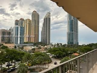 WINSTON TOWERS 600 CONDO - Residential