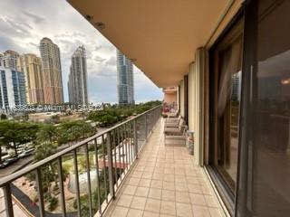 WINSTON TOWERS 600 CONDO - Residential