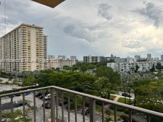 WINSTON TOWERS 600 CONDO - Residential