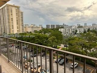 WINSTON TOWERS 600 CONDO - Residential