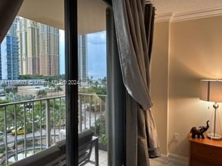 WINSTON TOWERS 600 CONDO - Residential