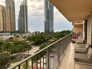 WINSTON TOWERS 600 CONDO - Residential