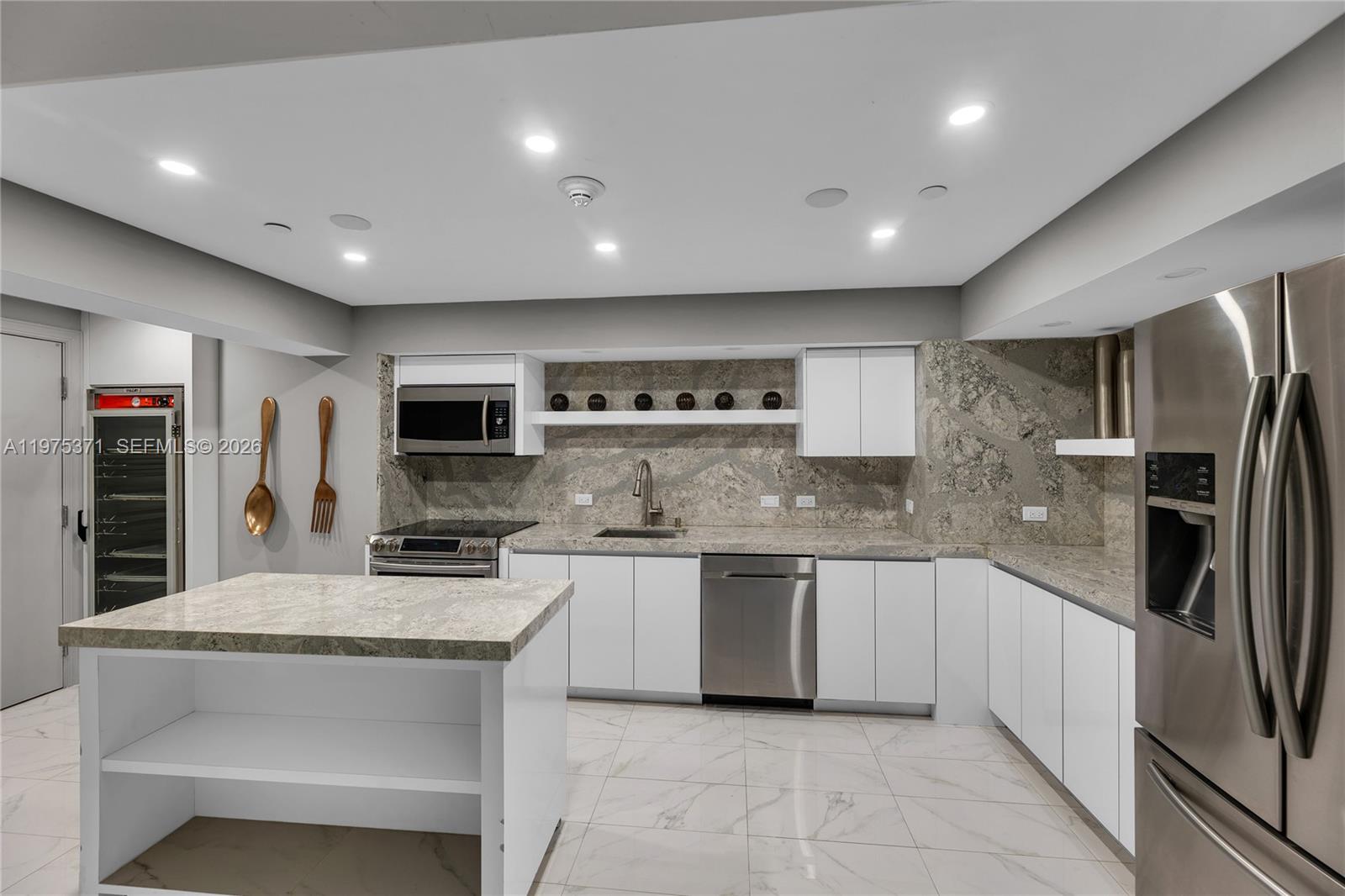 DIPLOMAT OCEANFRONT RESID - Residential