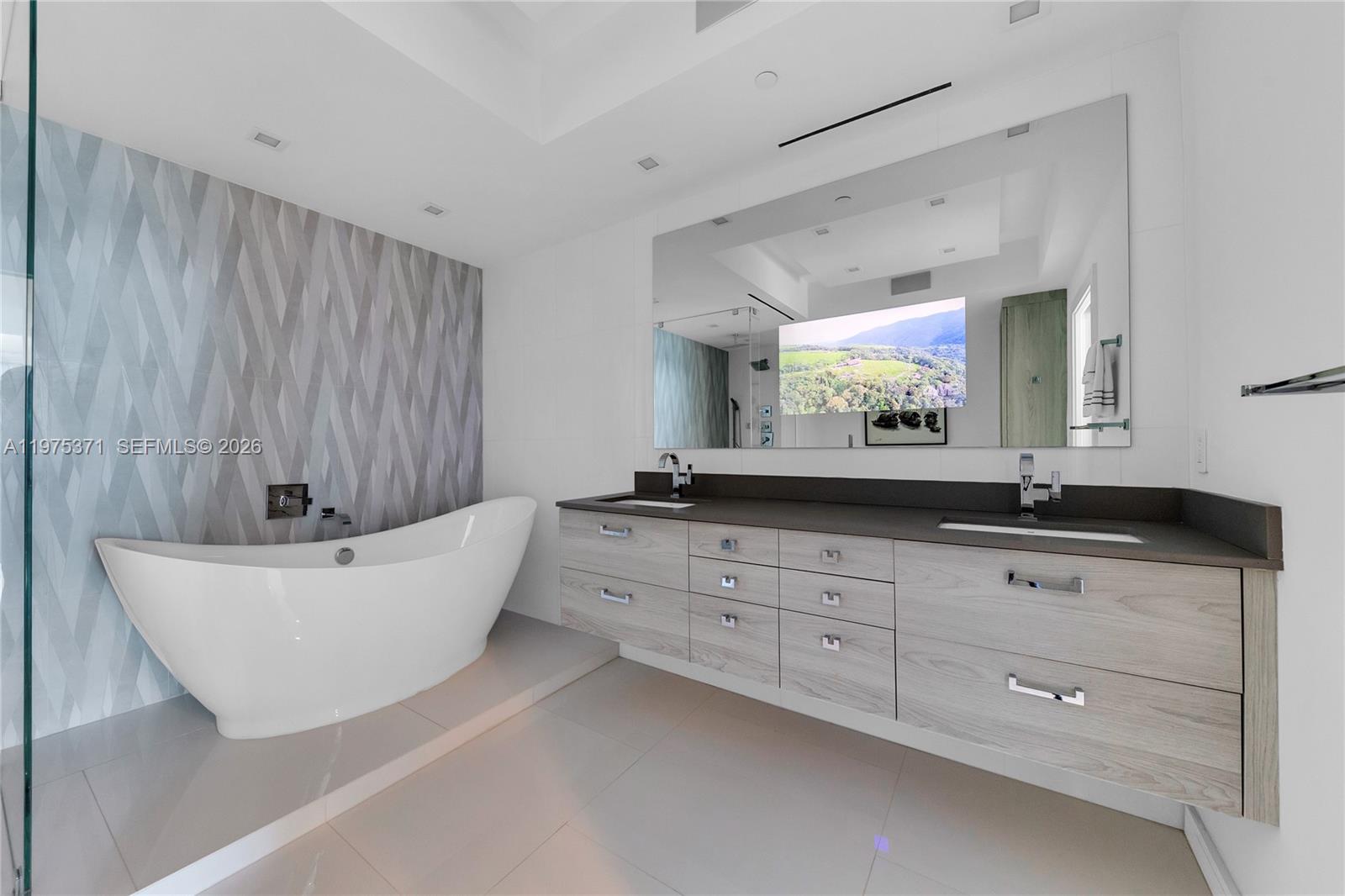 DIPLOMAT OCEANFRONT RESID - Residential