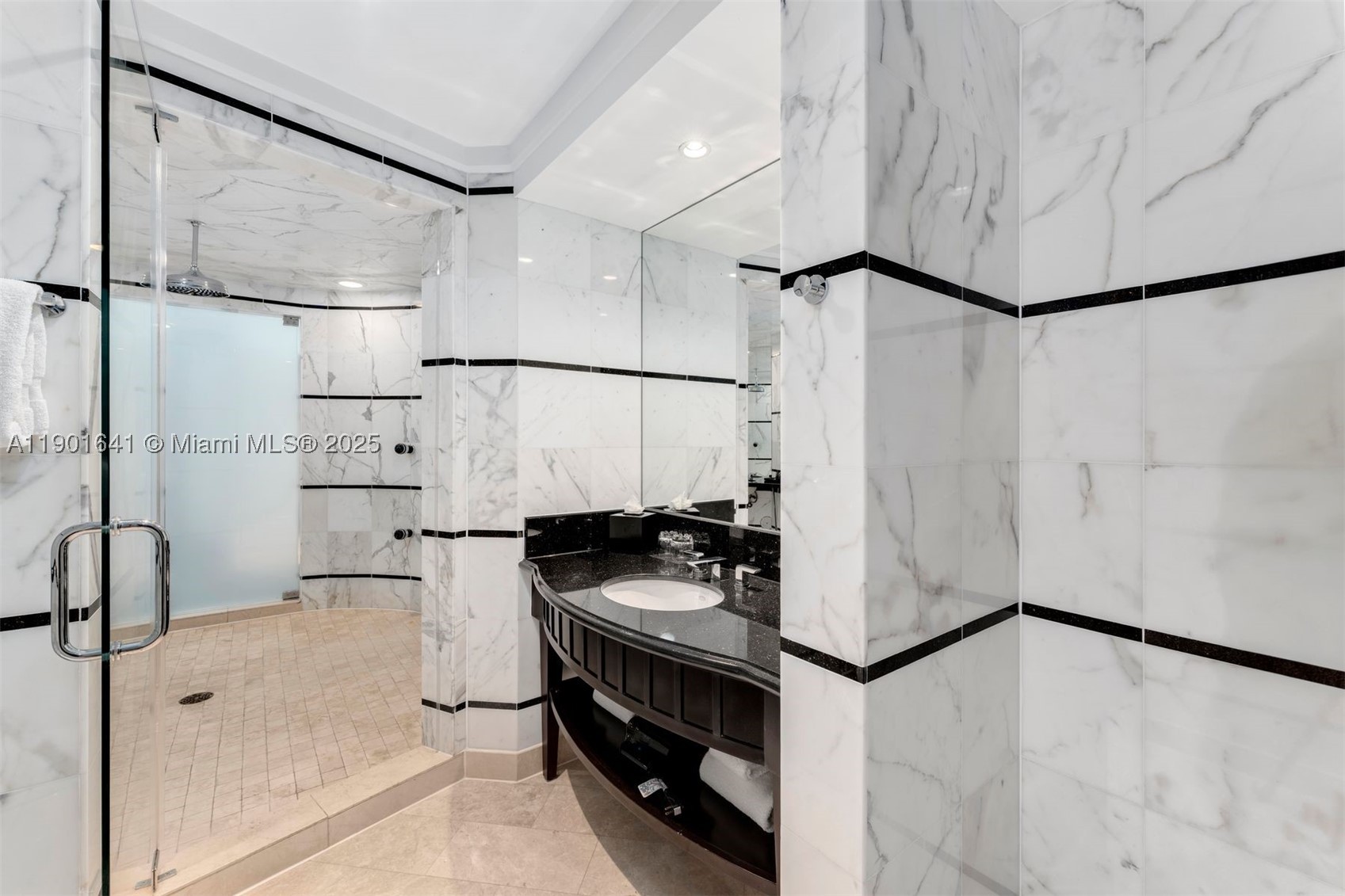 FONTAINEBLEAU III OCEAN C - Residential