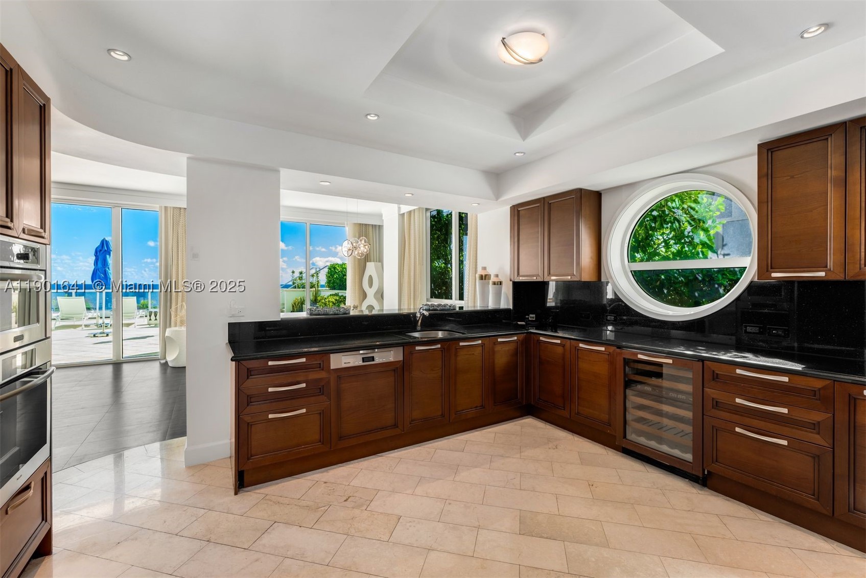 FONTAINEBLEAU III OCEAN C - Residential