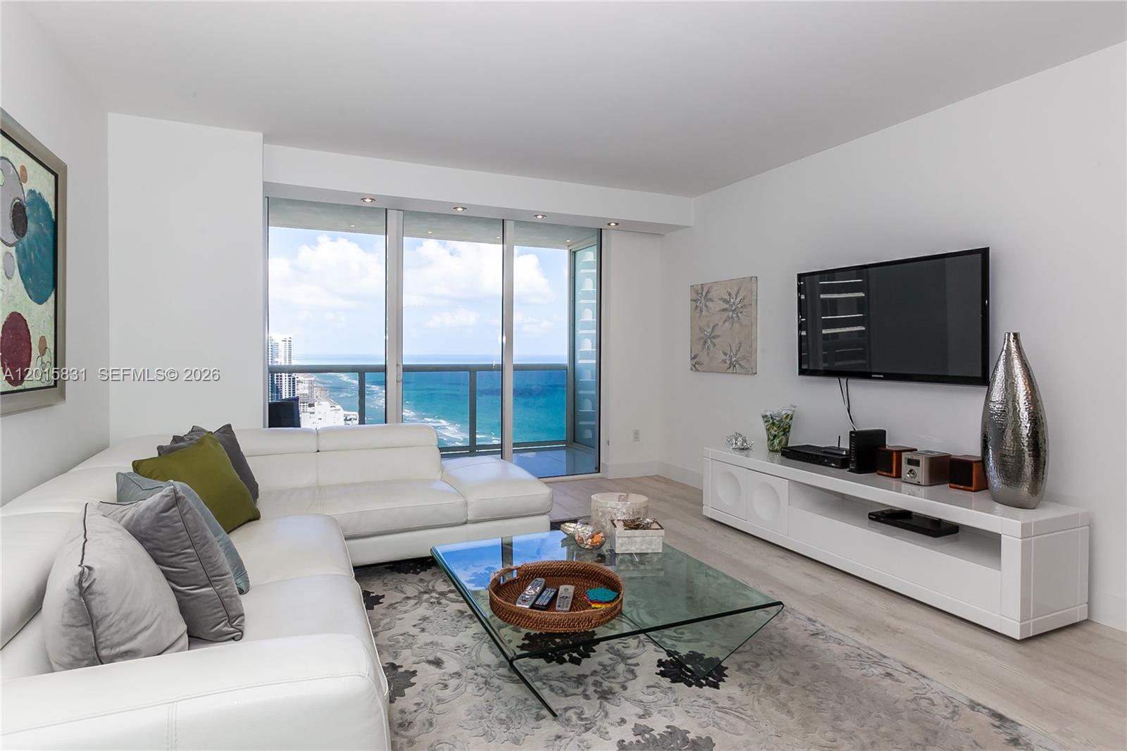 BEACH CLUB II - Residential