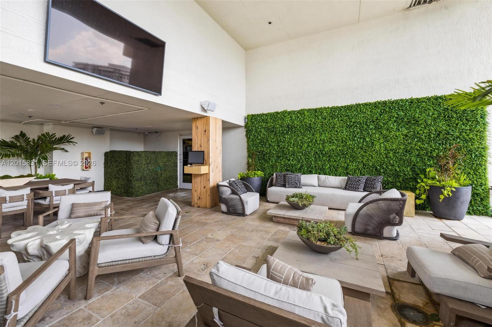 BEACH CLUB II - Residential