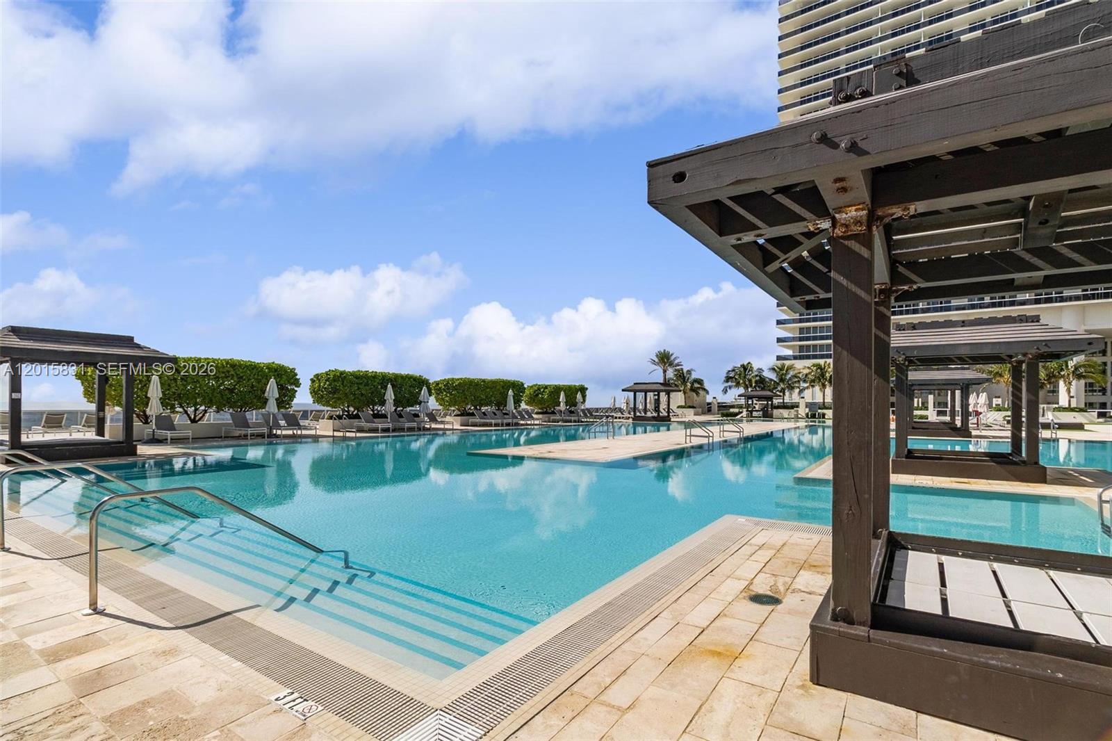 BEACH CLUB II - Residential