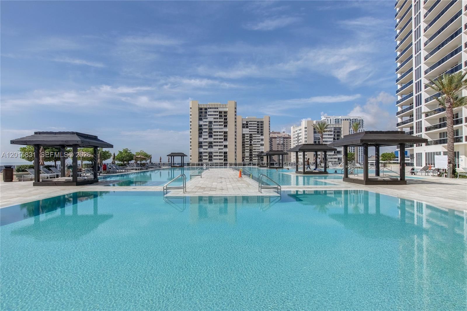 BEACH CLUB II - Residential