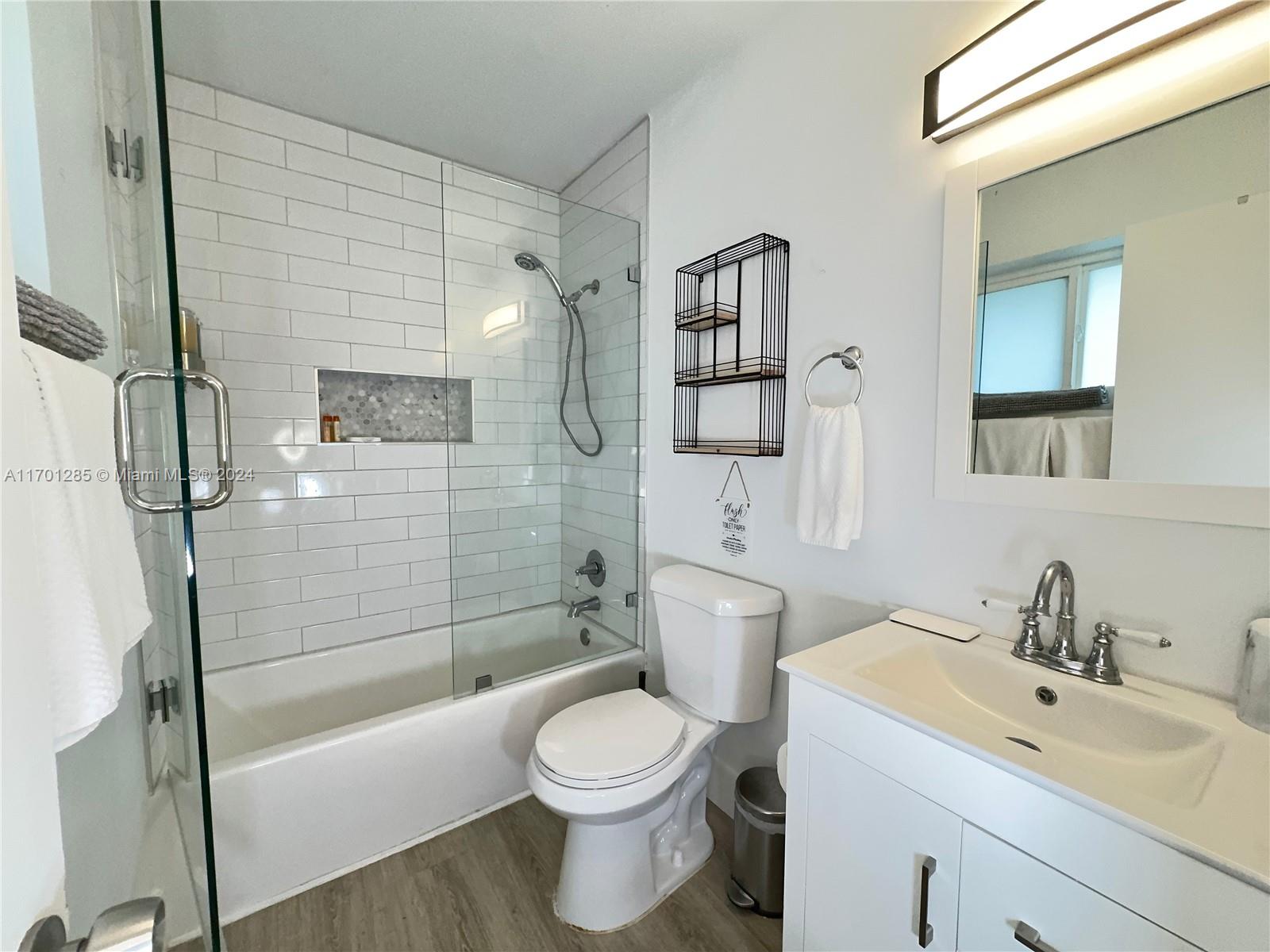 EDGEWATER ESTATES-AMEN PL - Residential Lease