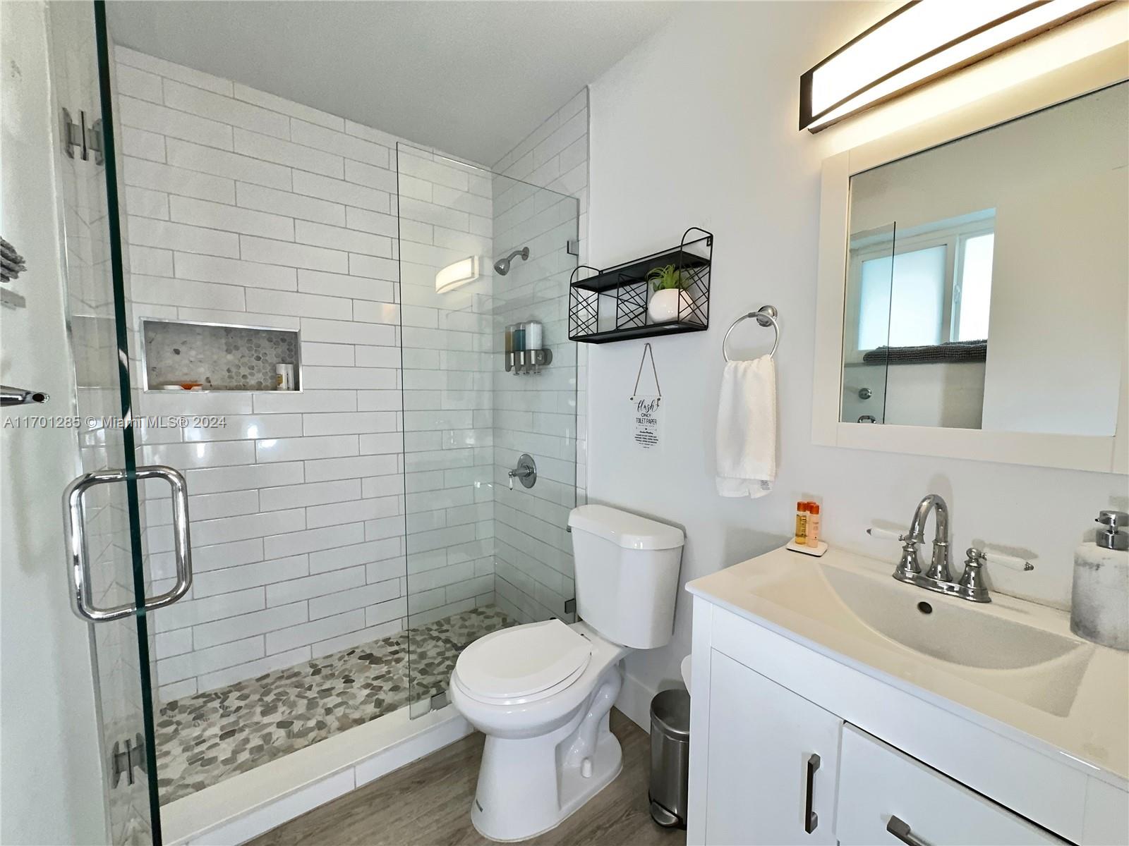EDGEWATER ESTATES-AMEN PL - Residential Lease