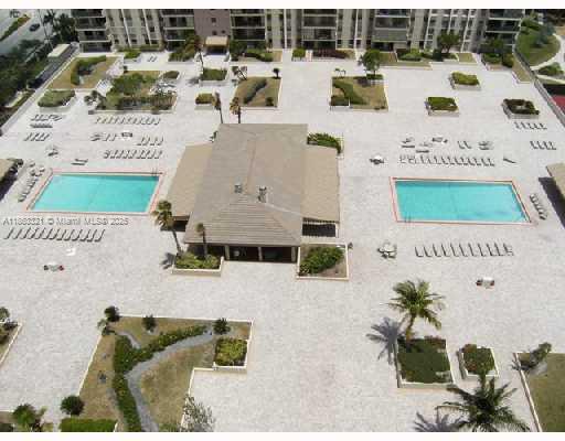 SUMMIT CONDO - Residential