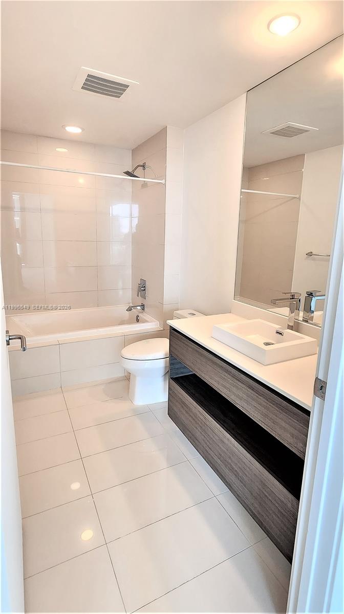 1100 MILLECENTO RESIDENCE - Residential Lease
