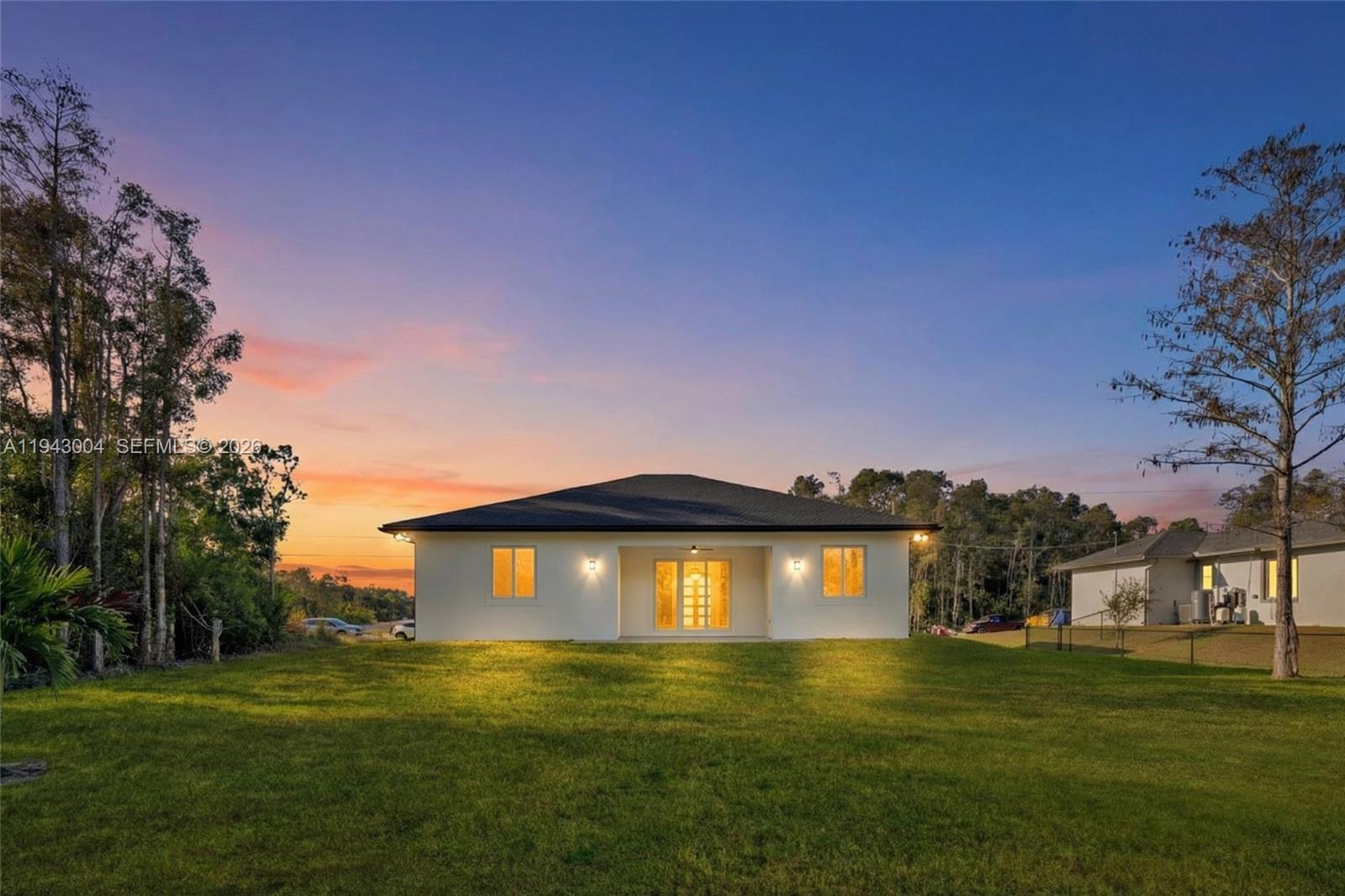 MIRROR LAKES - Residential