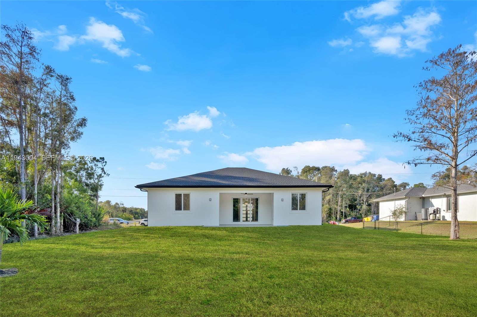 MIRROR LAKES - Residential