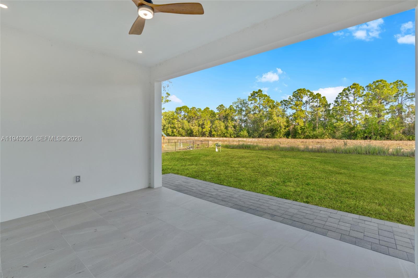 MIRROR LAKES - Residential