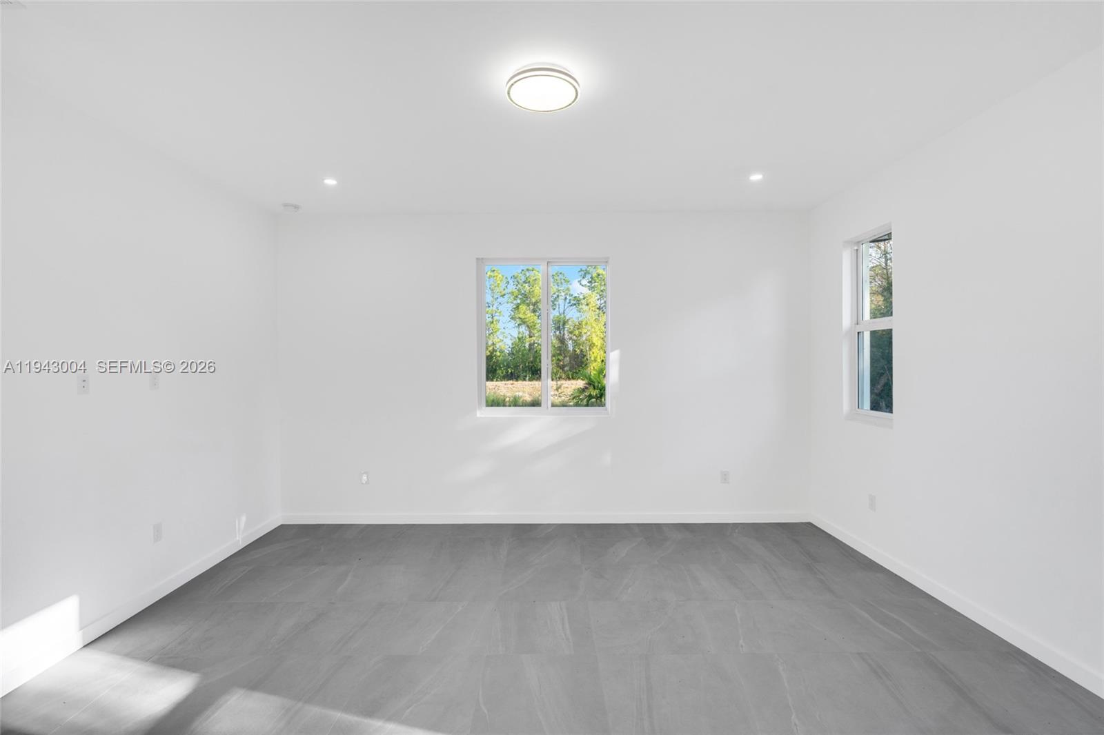 MIRROR LAKES - Residential