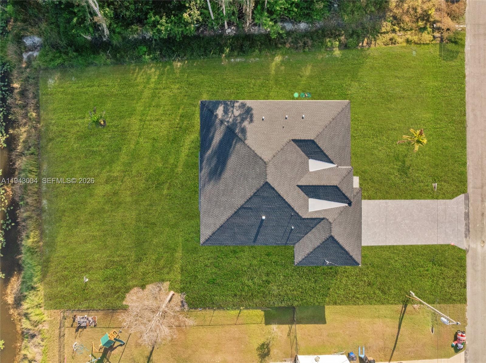 MIRROR LAKES - Residential