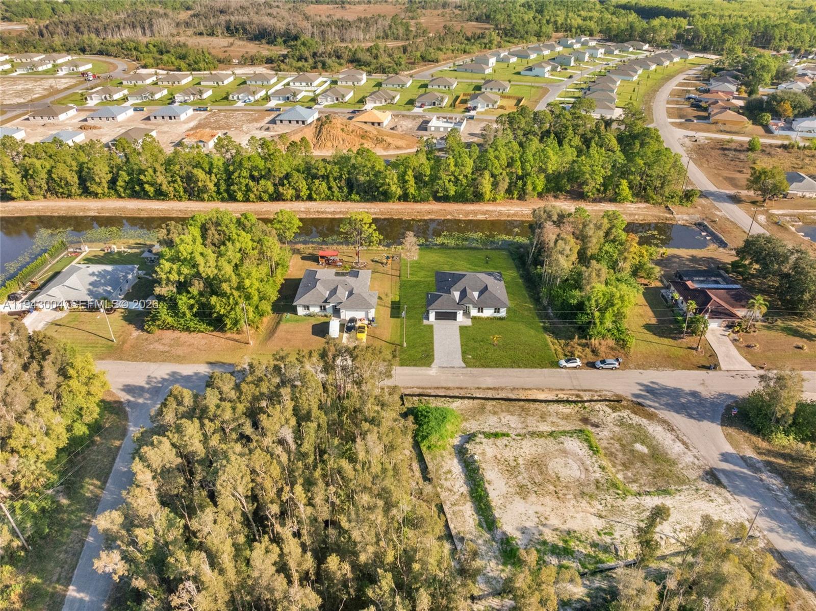 MIRROR LAKES - Residential