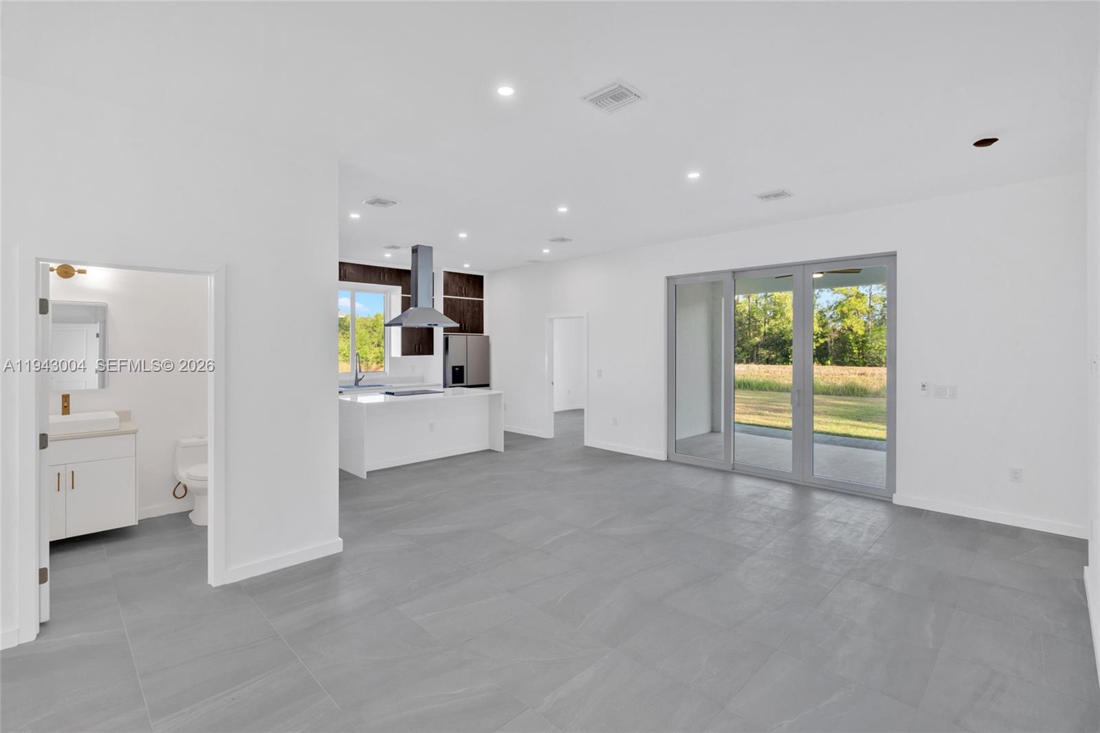 MIRROR LAKES - Residential
