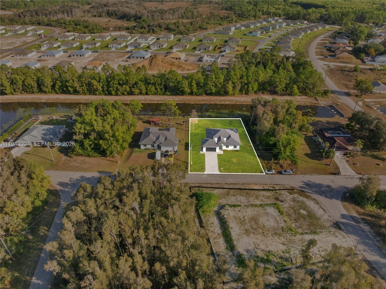 MIRROR LAKES - Residential