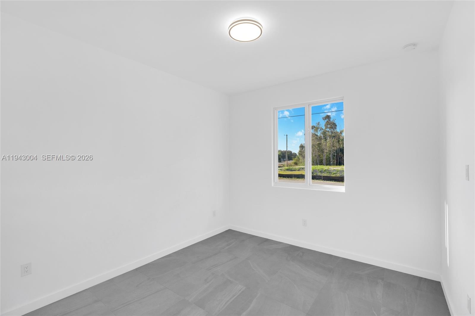MIRROR LAKES - Residential