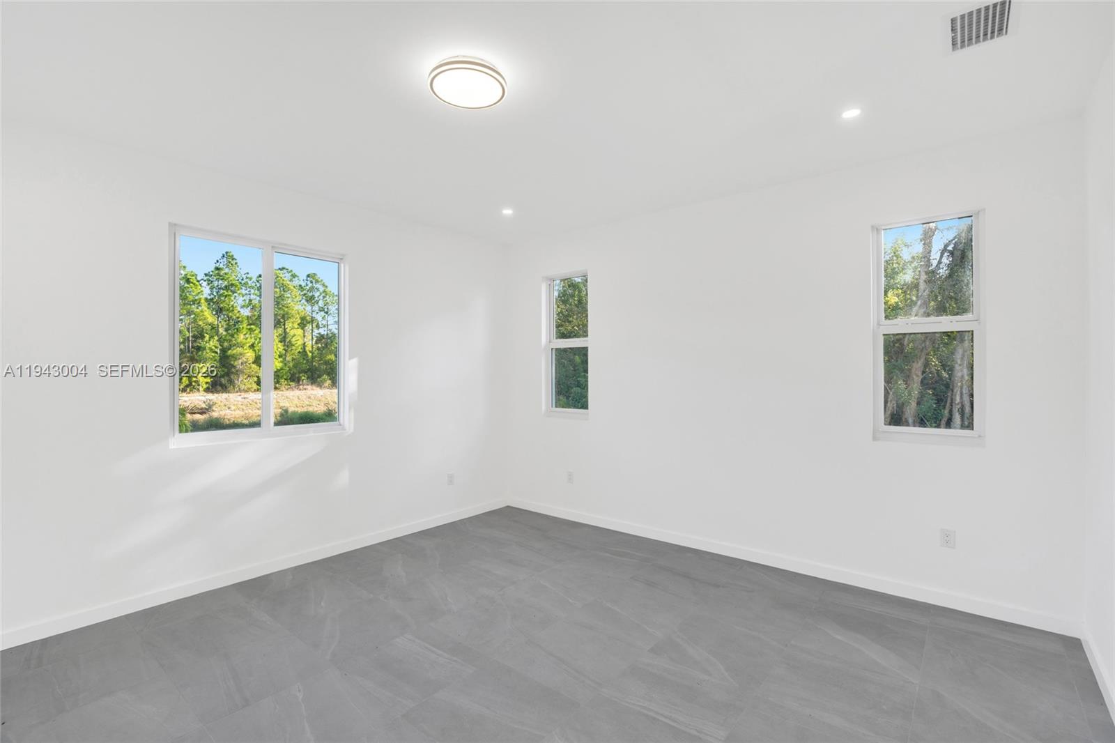 MIRROR LAKES - Residential