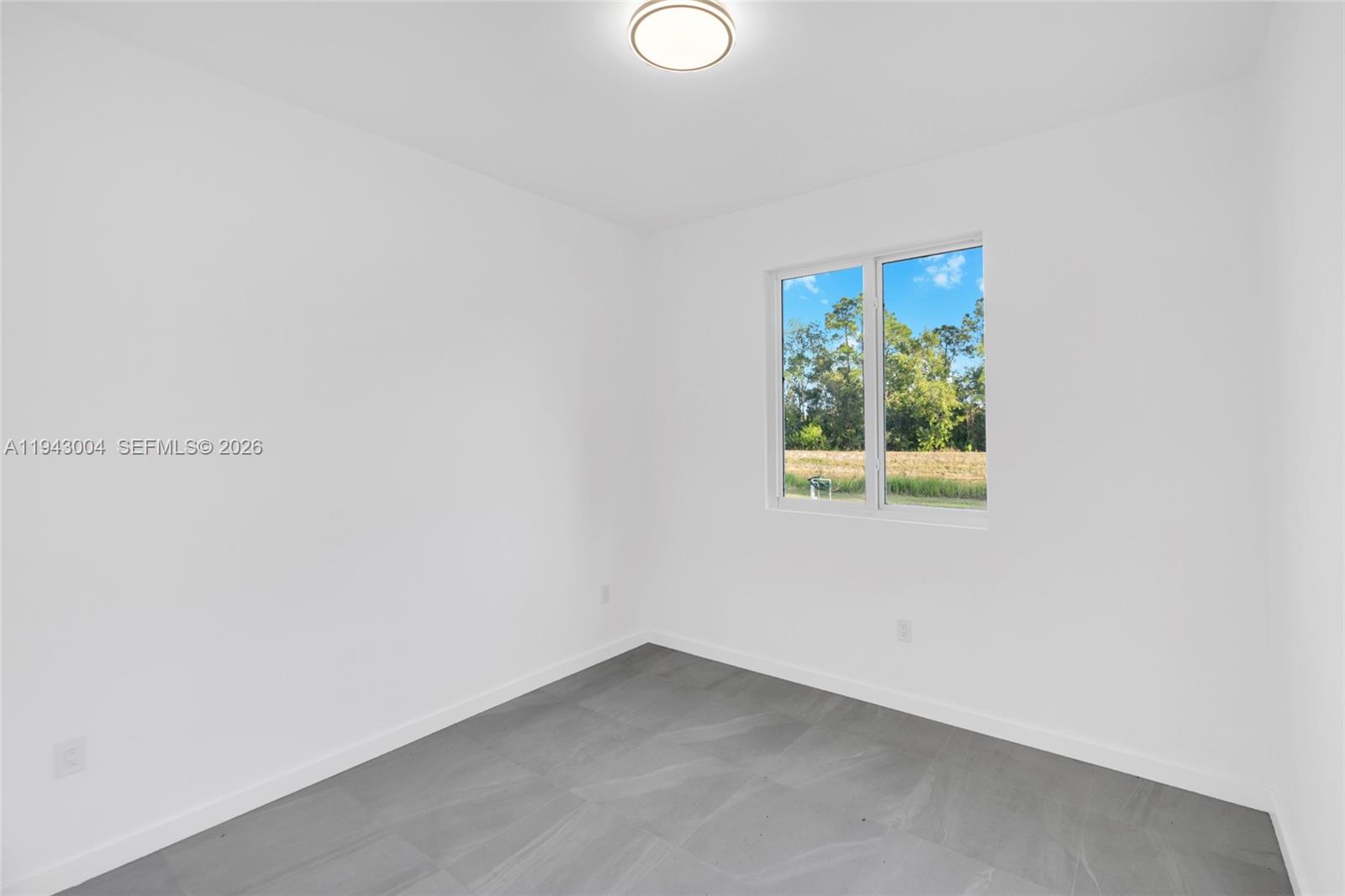MIRROR LAKES - Residential