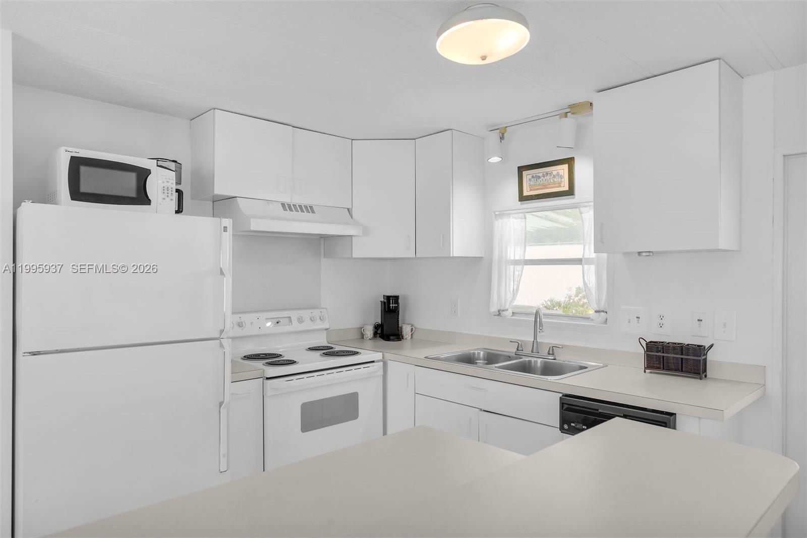 SILVER SHORES MOBILE HOME - Residential