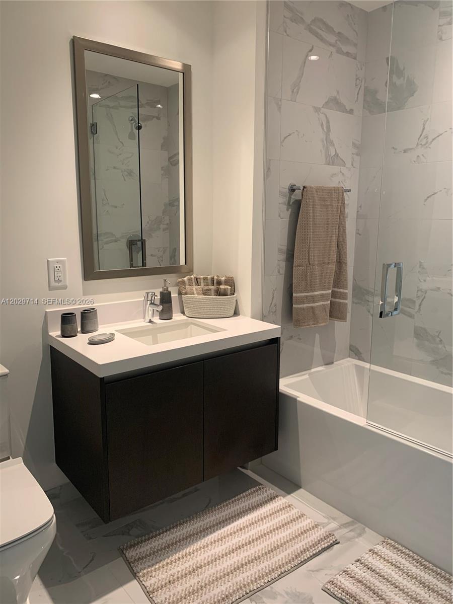 PARAMOUNT MIAMI WORLDCENT - Residential Lease