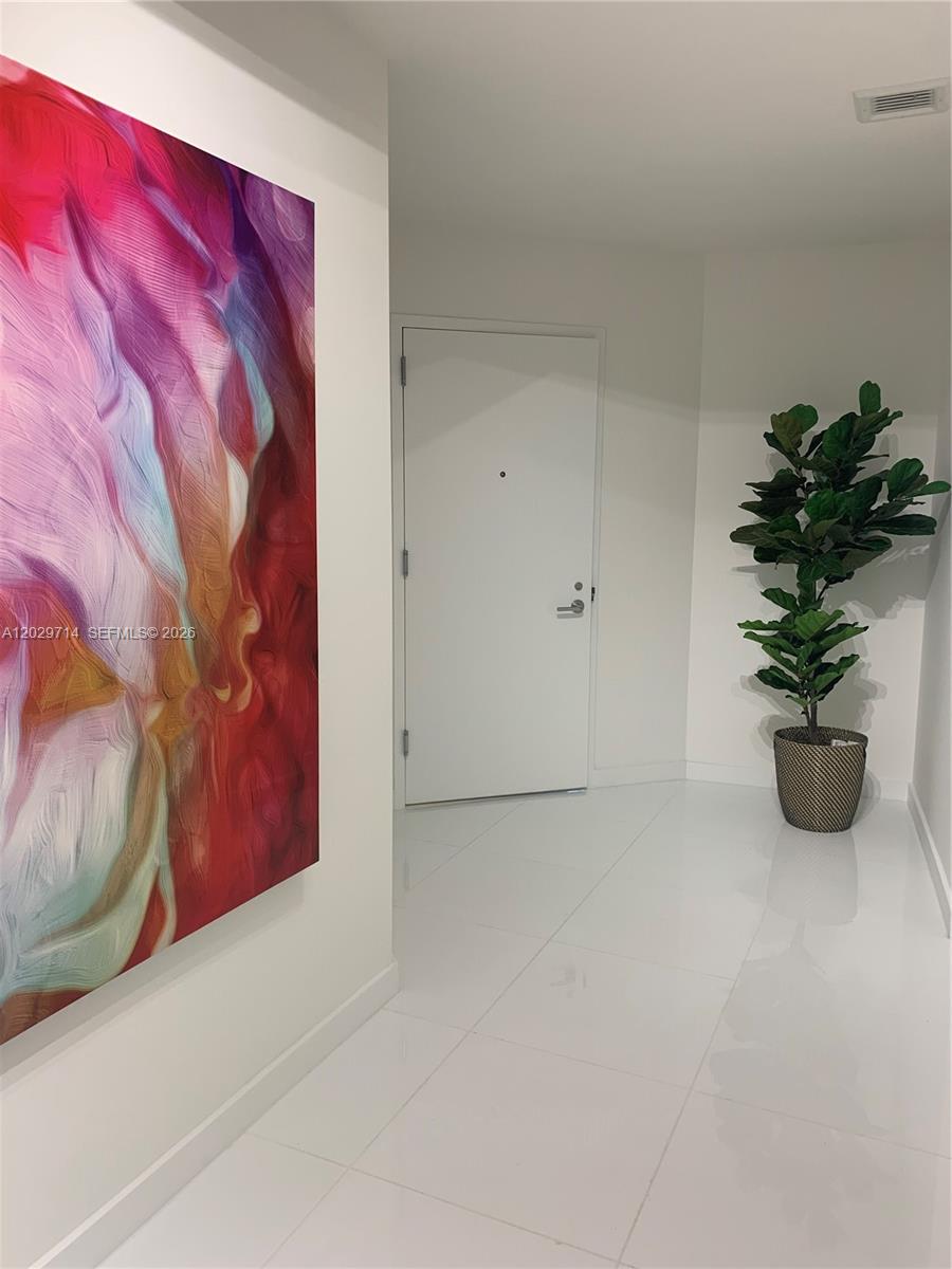 PARAMOUNT MIAMI WORLDCENT - Residential Lease