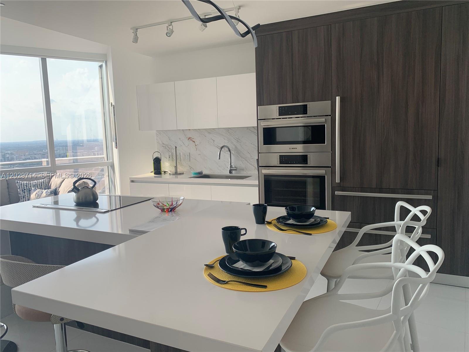 PARAMOUNT MIAMI WORLDCENT - Residential Lease