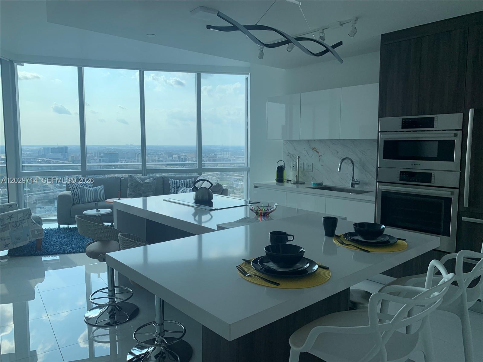 PARAMOUNT MIAMI WORLDCENT - Residential Lease