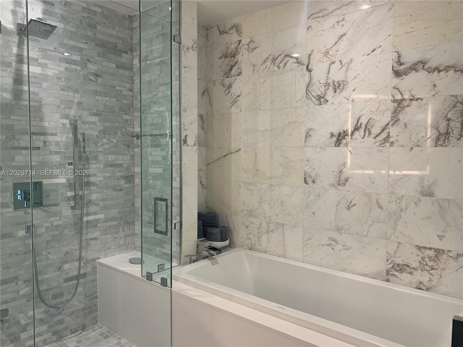 PARAMOUNT MIAMI WORLDCENT - Residential Lease