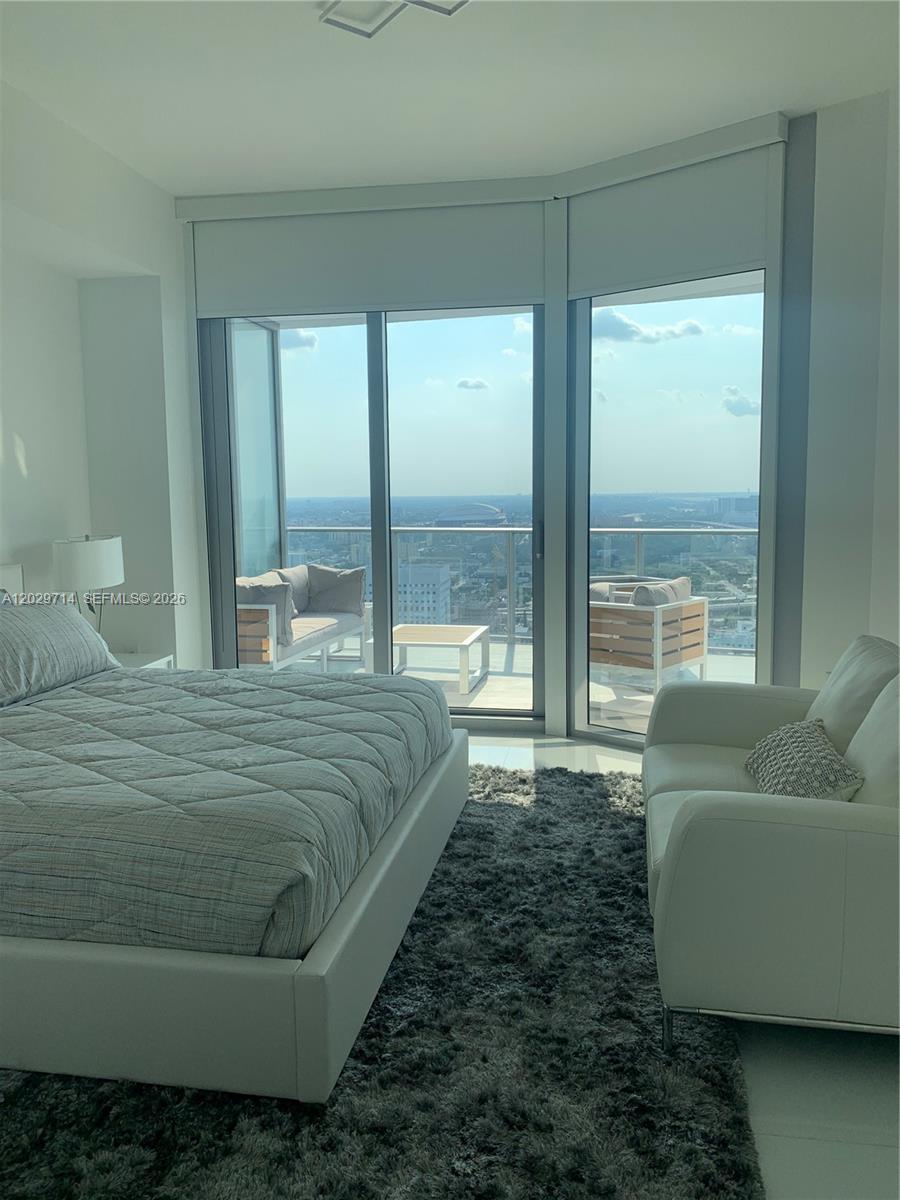 PARAMOUNT MIAMI WORLDCENT - Residential Lease