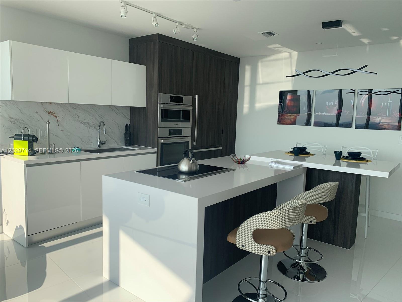PARAMOUNT MIAMI WORLDCENT - Residential Lease