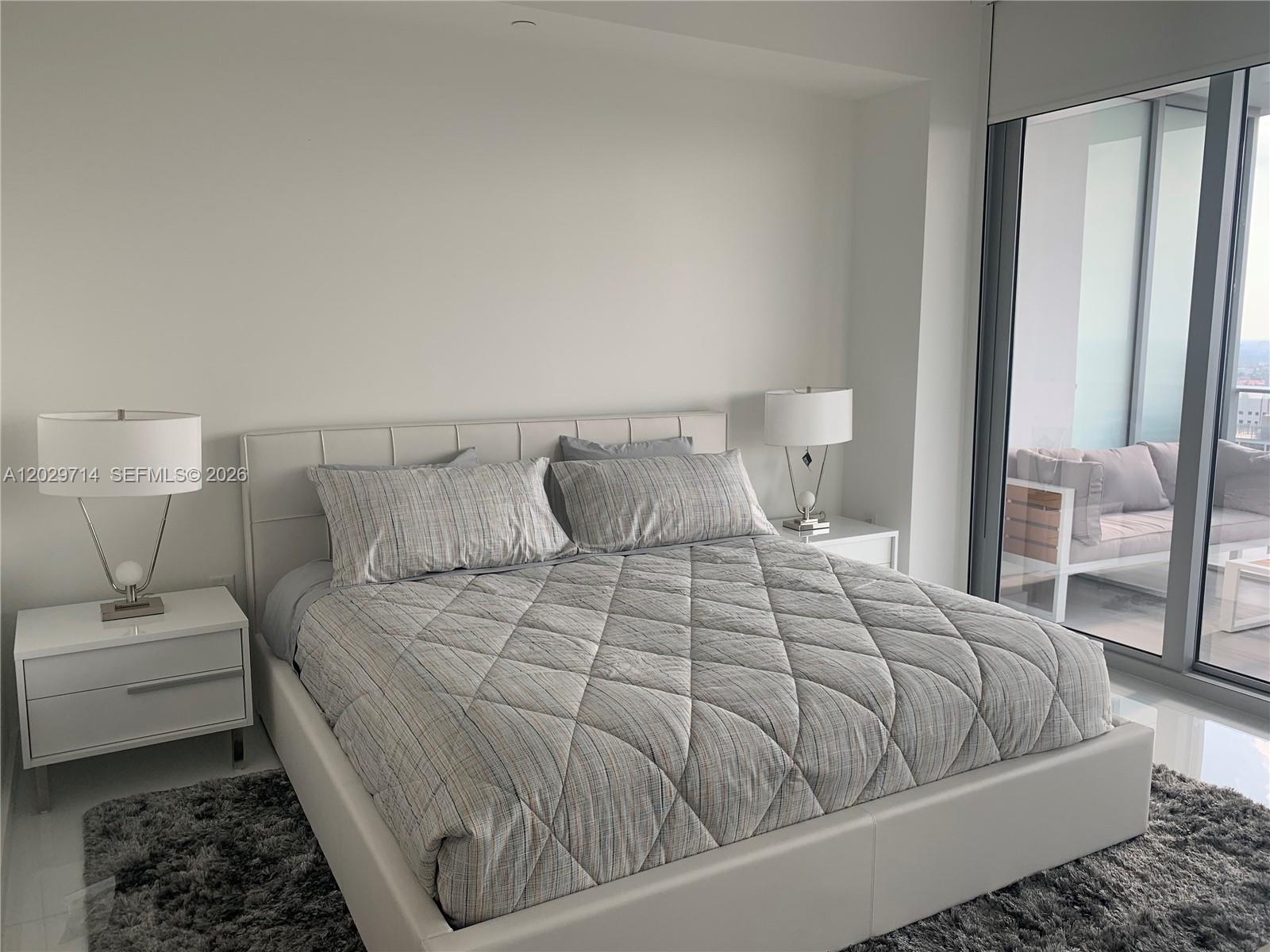 PARAMOUNT MIAMI WORLDCENT - Residential Lease