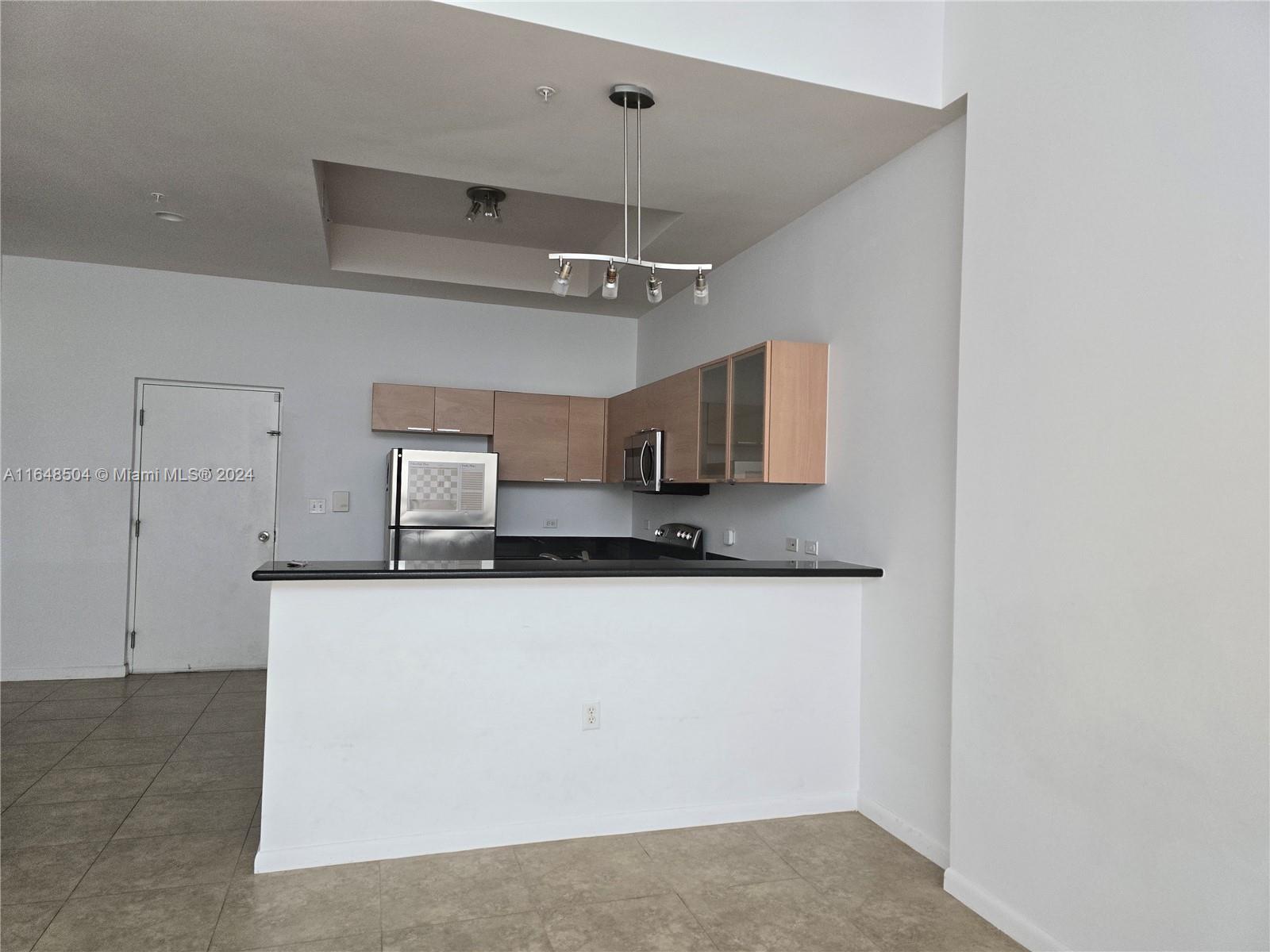 HOLLYWOOD STATION RES CON - Residential Lease