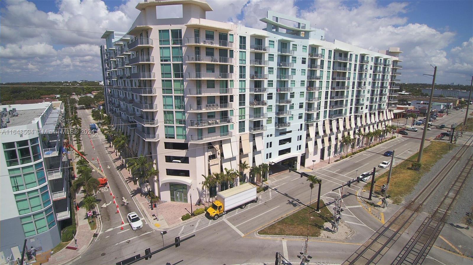 HOLLYWOOD STATION RES CON - Residential Lease